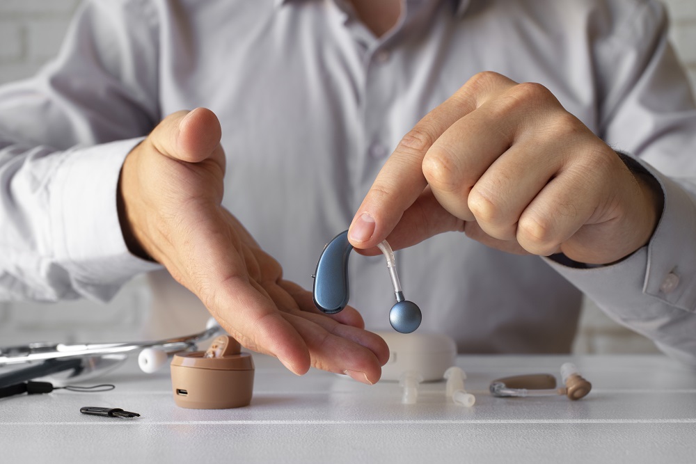 HOW DO HEARING AIDS WORK? MARS Hearing Health